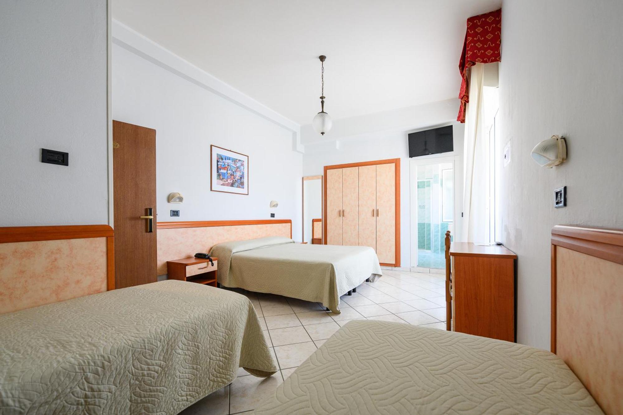 De Paris Hotel 3*