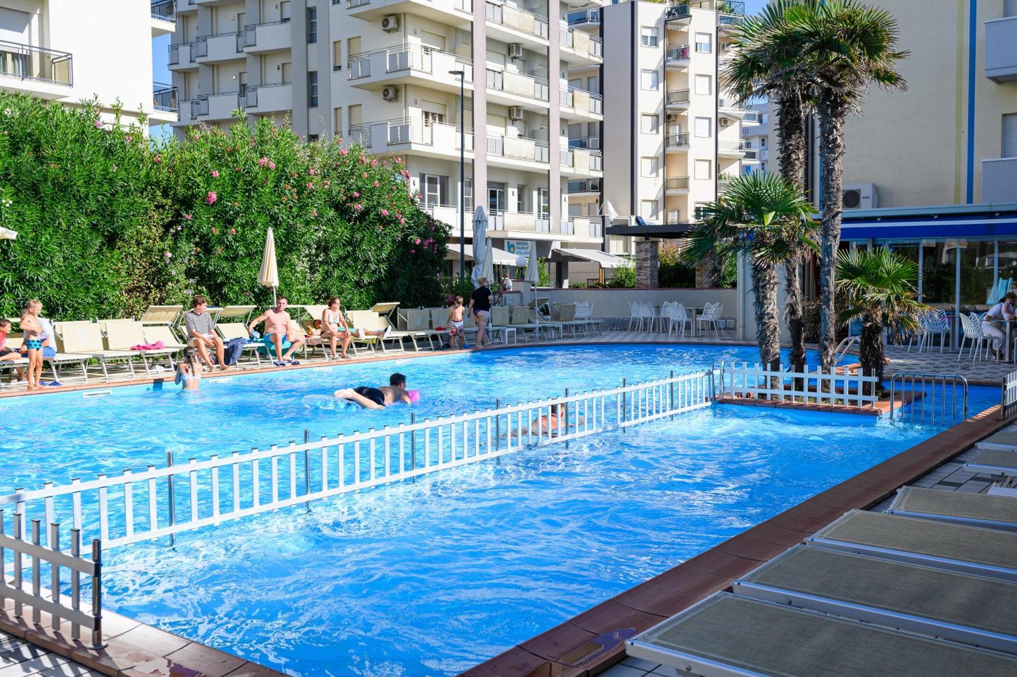 De Paris Hotel 3*