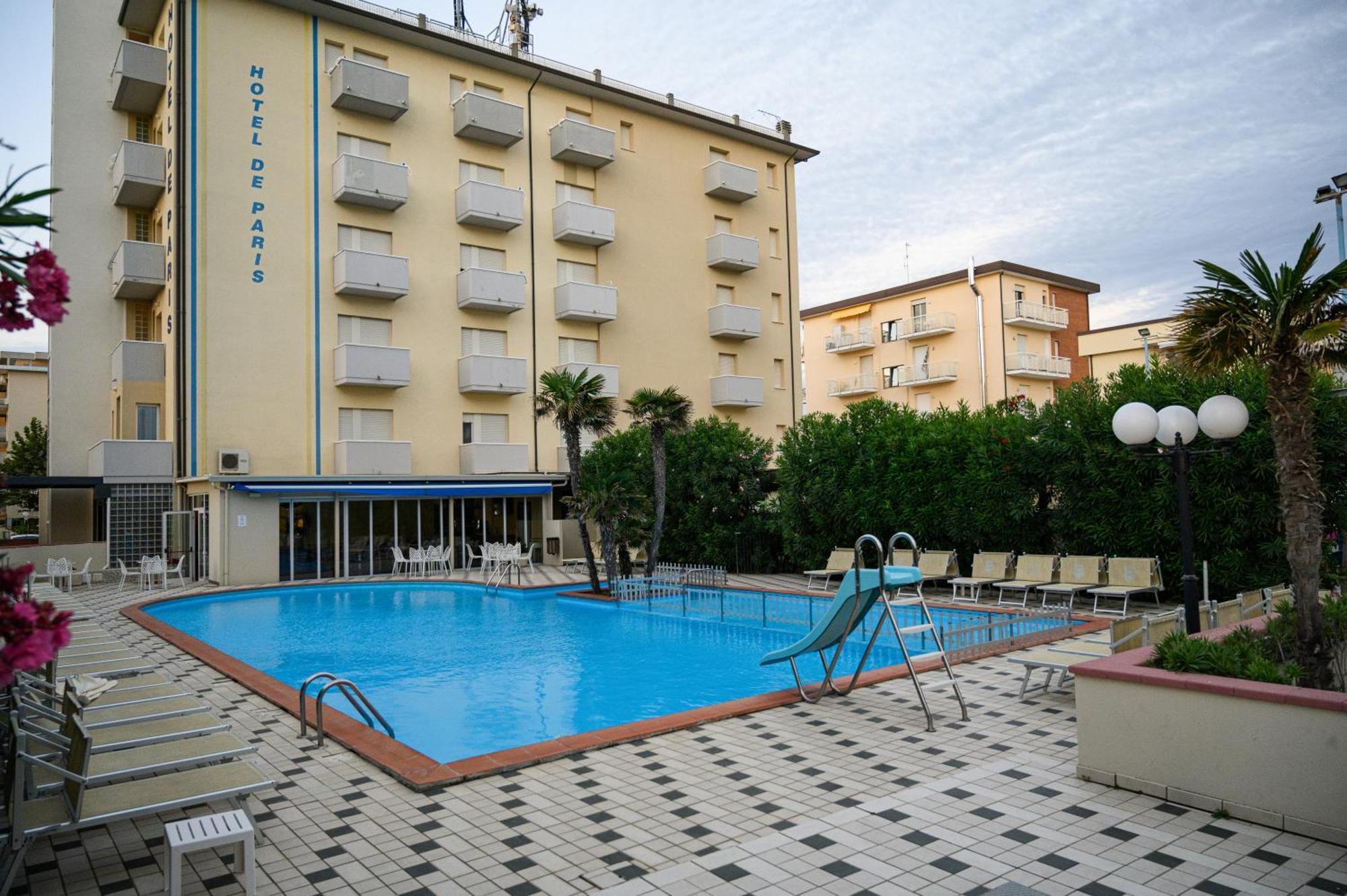 De Paris Hotel 3*
